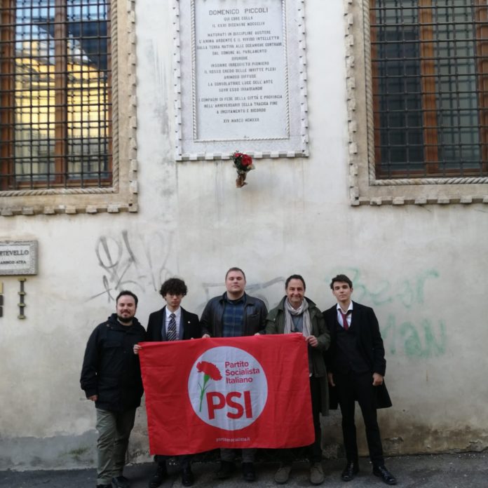 Domenico Piccoli, sotto la lapide lo celebrano Psi Vicenza, Fgs e Anpi