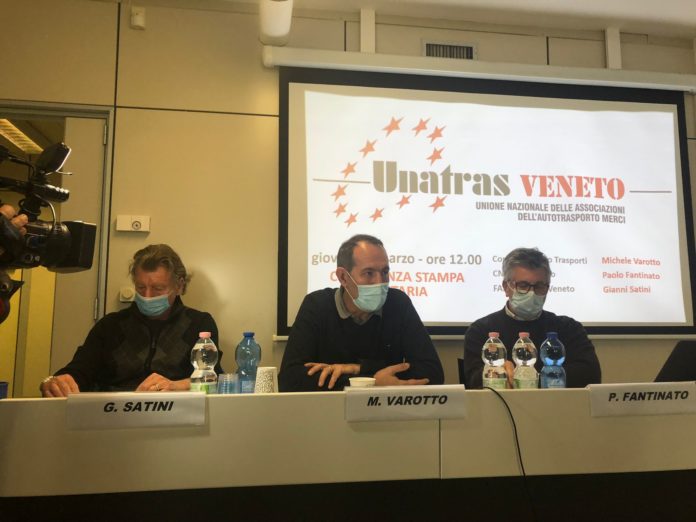 Trasporto e Unatras Veneto, da sx Gianni Satini , Michele Varotto e Paolo Fantinato rispettivamente Presidenti di Fai Conftrasporto, Confartigianato Trasporti, Fita Cna del Veneto