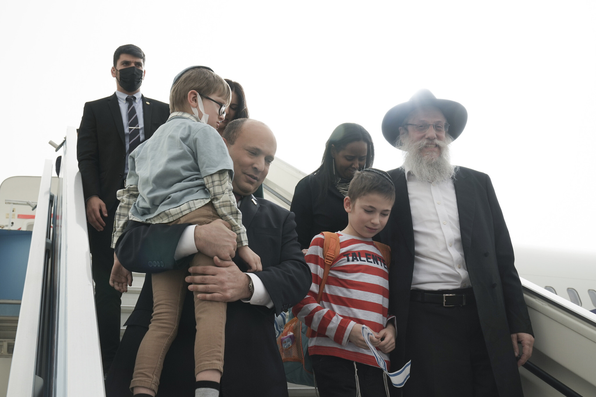 Arrivo dei bambini orfani di Odessa accolti dal primo ministro Bennet in Israele