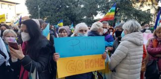 Cinzia Bottene, la dirigente ANPI di Vicenza oggetto di pesanti attacchi: la solidarietà di Rifondazione Comunista Cinzia Bottene, dirigente Anpi manifesta contro la guerra in Ucraina (foto VicenzaToday)