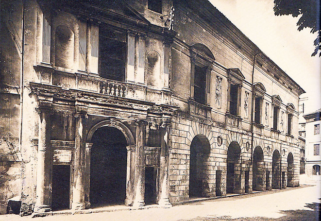 Teatro Eretenio, la facciata