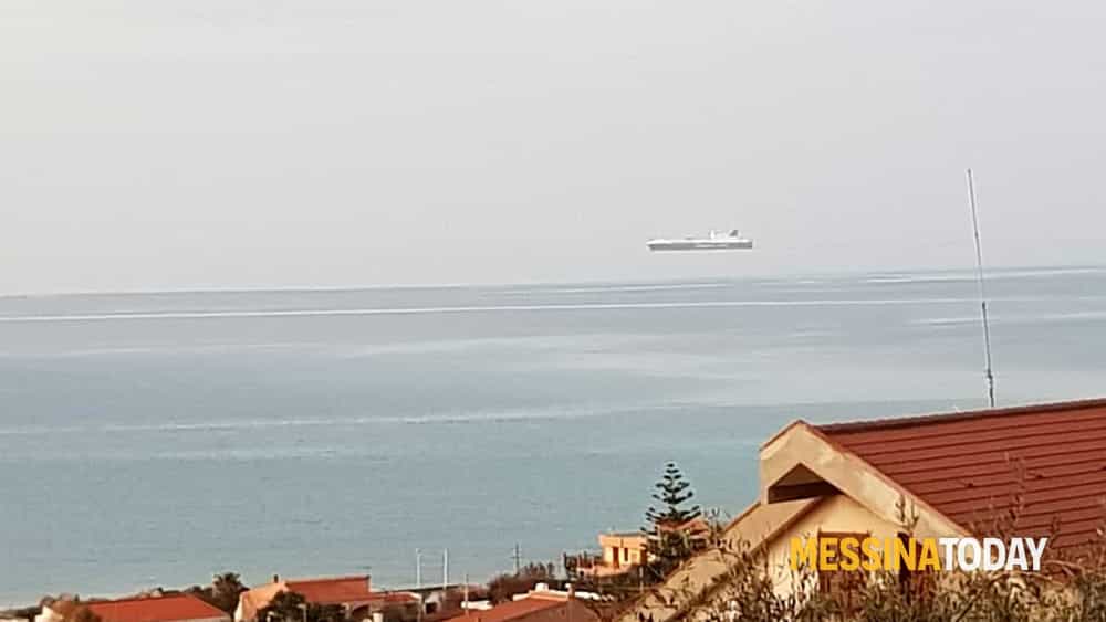 Gennaio 2020. La "nave volante" sullo Stretto di Messina. Credits: Messina Today. 