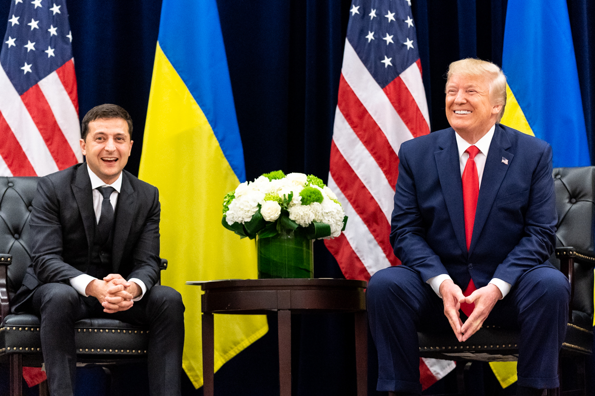 Il presidente Donald Trump partecipa a un incontro bilaterale con il presidente ucraino Volodymyr Zelensky presso l'InterContinental New York Barclay (foto Wikipedia)