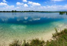 Lago di Camazzole a Carmignano di Brenta (Pd) tra Padova e Vicenza: per le acque trasparenti del Brenta sono i “Caraibi del Veneto”