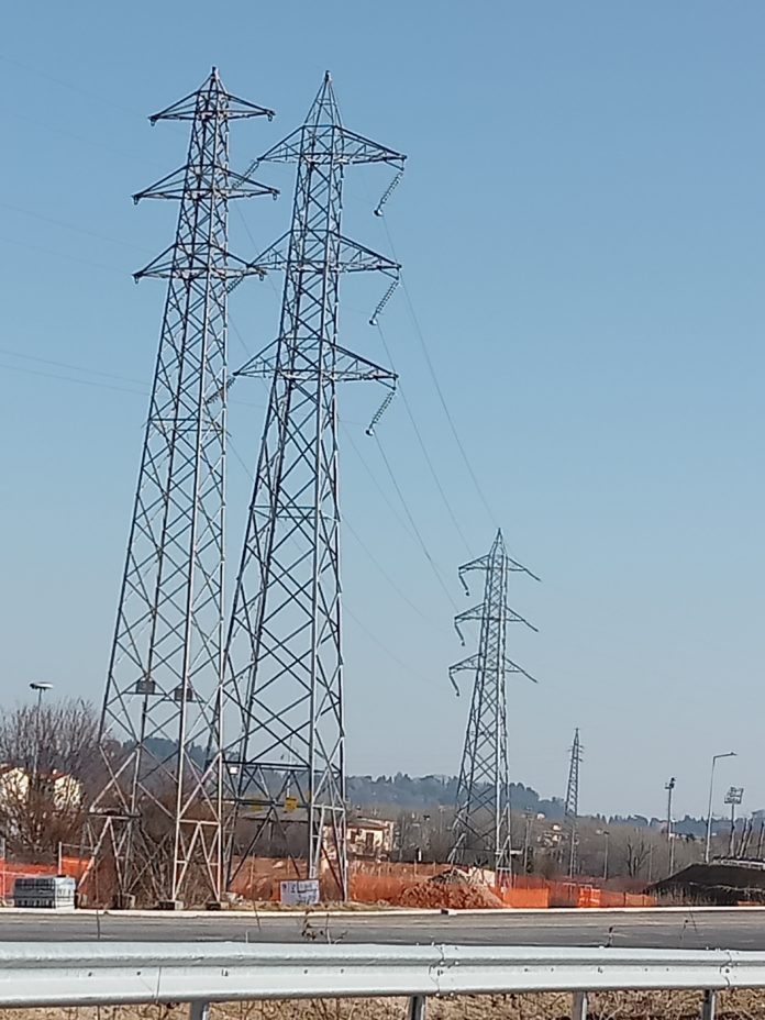 Lavori per i tralicci Terna lungo la Bretella