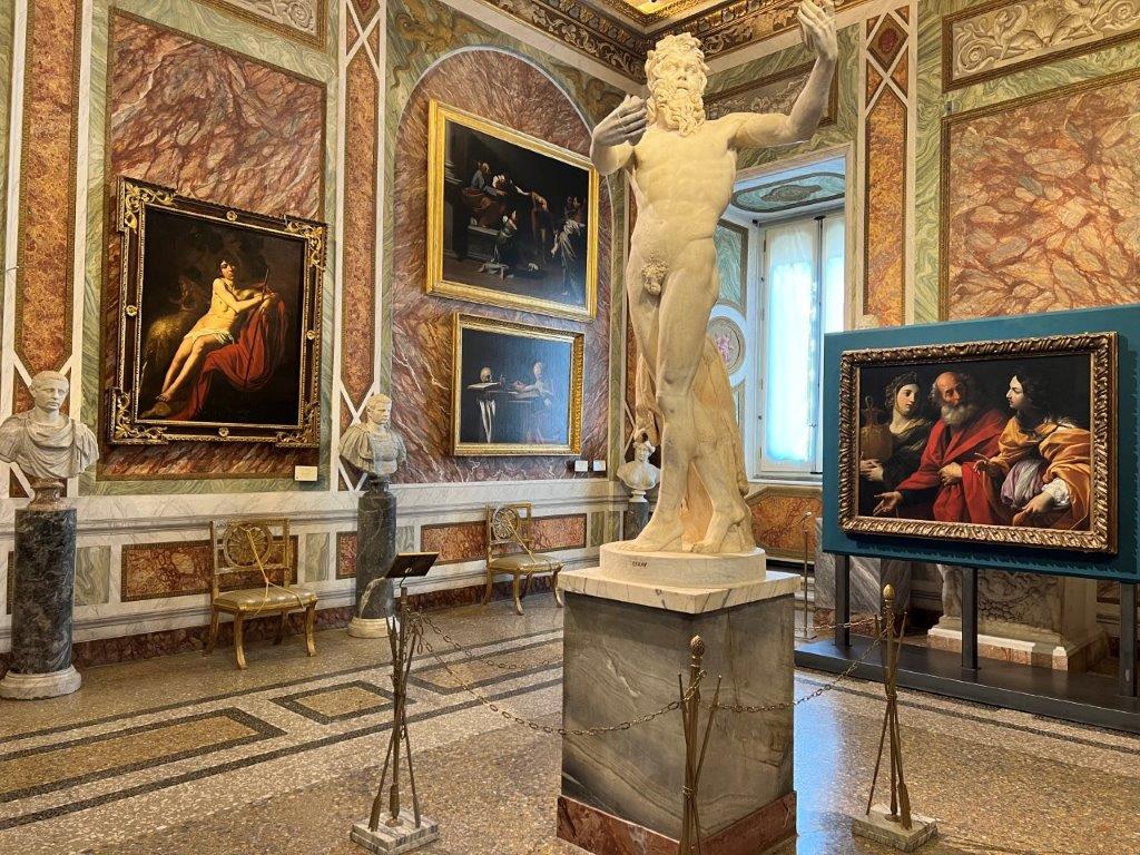 “Lot e le figlie”, proveniente dalla National Gallery di Londra, esposta nella sala con le opere di Caravaggio.
