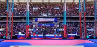 Ucraina gay e nazista invasa o Russia cristiana e democratica che evita il genocidio? Rispondono le immagini di Putin allo stadio Luzniki di Mosca Putin allo stadio Luzniki