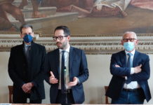 Salita del Costo. Celebron, Battistolli e De Tomasi: compie 30 anni con nuove iniziative gara di velocità per auto moderne e storiche Salita del Costo, da sx. Luigi Battistolli, Matteo Celebron e Renzo De Tomasi