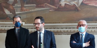 Salita del Costo. Celebron, Battistolli e De Tomasi: compie 30 anni con nuove iniziative gara di velocità per auto moderne e storiche Salita del Costo, da sx. Luigi Battistolli, Matteo Celebron e Renzo De Tomasi