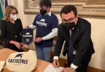 A Vicenza da Paolo Monesi il riconoscimento Ente Plastic Free: i commenti del sindaco Rucco e dell’assessore Siotto Plastic Free Odv onlus consegna riconoscimento a Rucco e Siotto per città di Vicenza