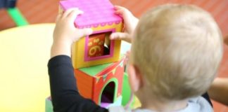 Asili nido comunali di Vicenza. Assessore all’istruzione Cristina Tolio: “un’ottima occasione per i genitori I’open day del 2 aprile” Asili nido comunali di Vicenza, un bambino in attività