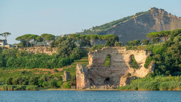 Il tempio di Apollo sulle rive dell'Averno (Pozzuoli)