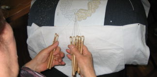 Antichi mestieri: l’Abruzzo e l’arte dimenticata del tombolo aquilano Tombolo aquilano