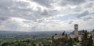 Umbria, cuore italiano dell’enologia. “Wine Specialists Journal”: Montefalco Sagrantino e Torgiano Rosso Riserva Panorama da Assisi, Umbria, ph. Simona Servillo