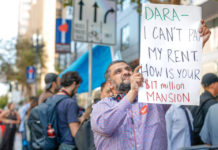 La California e la settimana lavorativa di 32 ore: gli eventuali effetti sul resto del mondo del quinto “Paese” per Pil California, manifestazione di lavoratori della Gig economy