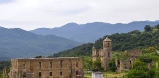 Pietrapertosa e Campomaggiore Vecchia, la città fantasma tra le Dolomiti lucane Campomaggiore Vecchia (PZ), ph. Simona Servillo
