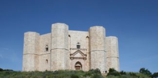 Castel del Monte e la Puglia con le sue DOCG. “Wine Specialists Journal”: dal Nero di Troia al Bombino nero