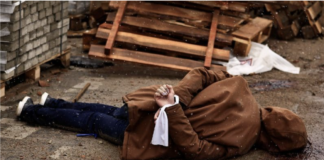 Reazioni e aggiornamenti su crimini di guerra in Ucraina: “a Borodyanka potrebbe esserci un numero di vittime in grado di eclissare quelle di Bucha” Crimini di guerra in Ucraina, un'immagine da The Vision