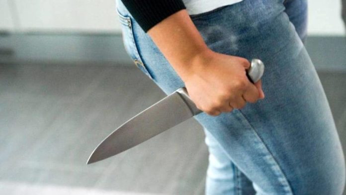 Donna uccide con coltello un'altra donna (foto di repertorio)