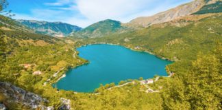 La magia di Scanno: il lago a forma di cuore e l’antico borgo