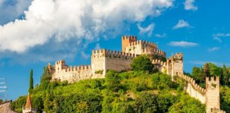 Soave premiato come “Borgo dei borghi 2022”. Le congratulazioni del presidente del Veneto Zaia e dell’assessore al turismo Caner Soave, Borgo dei borghi 2022