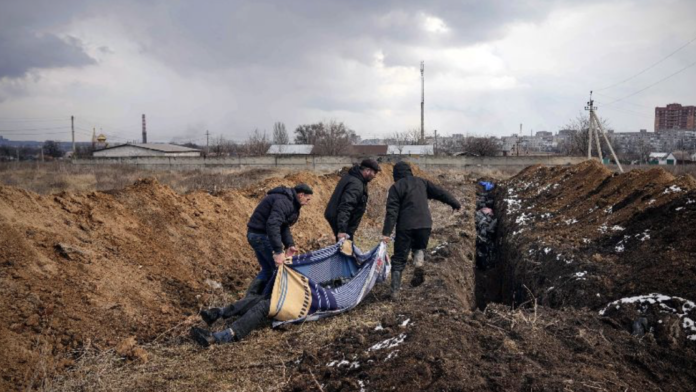 Ucraina, le atrocità che sarebbero state commesse nella cittadina di Bucha (foto The Vision)