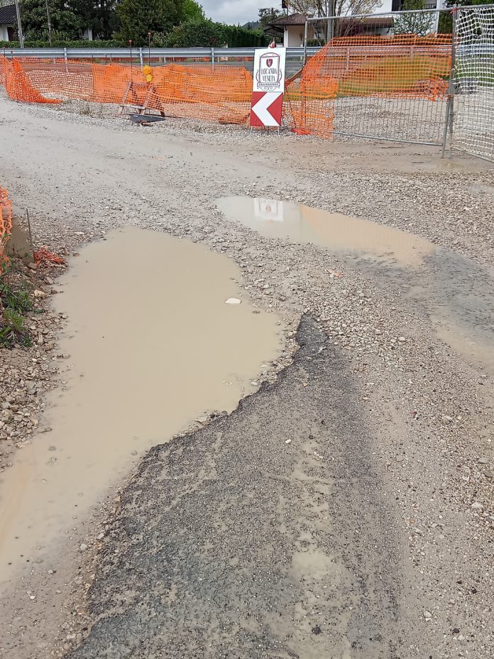 Via Battaglione Valtellina a Vicenza ovest in grave dissesto