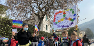 Bambini di Valdagno in marcia per la pace, in mille sfilano per le vie del centro bambini di valdagno siflata pace