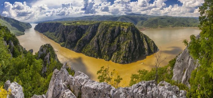 I vigneti della Vojvodina e il Danubio.