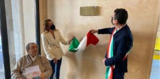 Basilica palladiana, sindaco di Vicenza Rucco e ass. Siotto: da oggi una targa all’ingresso ricorda che è monumento nazionale Basilica Palladiana, targa come monumento nazionale. Da sx Riva, Siotto e Rucco