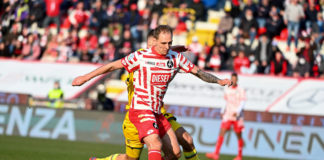 Vicenza-Crotone, un pareggio che non cambia le cose in classifica. Poggi: un flop il calciomercato di gennaio teodorczyk vicenza-crotone