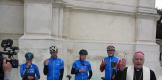 Vicenza, Il Vescovo Pizziol ha benedetto la Torcia della Pace della polizia penitenziaria torcia della pace della polizia penitenziaria vicenza vescovo pizziol