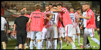 Le dichiarazioni al termine di LR Vicenza-Cosenza 1 – 0 di Christian Maggio, mister Francesco Baldini, Matteo Bruscagin Christian Maggio festeggiato dopo il gol vittoria del Lr Vicenza col Cosenza