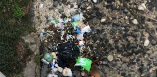 Rifiuti abbandonati nel greto del Chiampo a Zermeghedo. Polizia Locale Vicenza Ovest: individuato il responsabile, è di Arzignano Rifiuti abbandonati nel greto del Chiampo