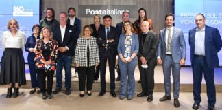 Poste Italiane promuove dieci progetti speciali a supporto dei bambini e dei ragazzi con fragilità e delle loro famiglie Al centro Maria Bianca Farina Presidente Poste Italiane e Giuseppe Lasco Condirettore Generaledi Poste Italiane con i rappresentanti delle Onlus