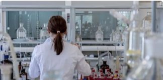 Facoltà di medicina, presidente regione Veneto Luca Zaia: “Basta numero chiuso. Tradurre il dibattito in realtà” Facoltà di medicina, una studentessa