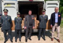 GdF Vicenza: donati alla Caritas Vicentina 540 capi di abbigliamento confiscati Caritas Vicentina riceve da GdF di Vicenza abbigliamento confiscato