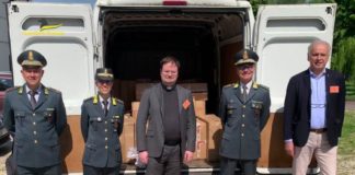 GdF Vicenza: donati alla Caritas Vicentina 540 capi di abbigliamento confiscati Caritas Vicentina riceve da GdF di Vicenza abbigliamento confiscato