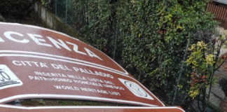 Vicenza. Marobin, Rolando e Dalla Rosa (PD): cartello segnalatore dell’ingresso alla città da nord SP46 del Pasubio divelto e poi rimosso Vicenza: cartello segnalatore dell'ingresso alla città da nord SP46 del Pasubio