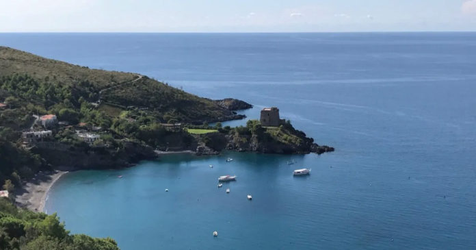 La Torre Crawford di San Nicola Arcella domina la Baia Azzurra