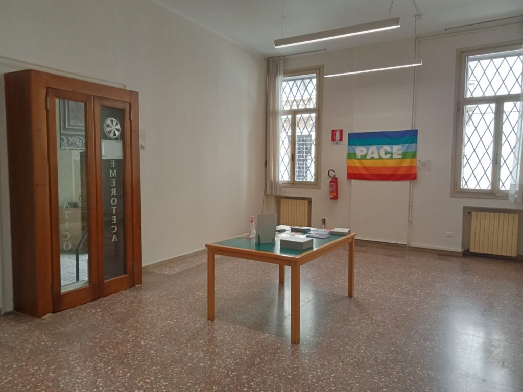 La sala ora vuota dell’emeroteca di Vicenza ospitata in precedenza a Palazzo Costantini
