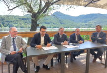 Lago di Fimon: gestione alla Provincia di Vicenza. Firmato da Bottacin e Rucco il protocollo con la Regione per i prossimi 3 anni Lago di Fimon: gestione alla Provincia. Firmato il protocollo con la Regione, da sx Giacomin, Rucco, Bottacin, Macilotti, Pellizzari