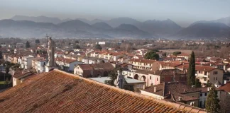 Marano Vicentino, dopo il dramma sfiorato Sindaco e Parroco scrivono ai cittadini: “Non perdete fiducia nell’aiuto degli altri” Marano Vicentino, lettera di sindaco e parroco ai cittadini dopo la tragedia della madre che voleva uccidere il figlio