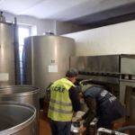 Olio extravergine d’oliva, operazione “verum et oleum” di ICQRF e Guardia di Finanza: oltre 2,3 milioni di litri irregolari dopo controlli congiunti Olio extravergine d’oliva, operazione "verum et oleum" di ICQRF e Guardia di Finanza