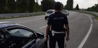 Zanè, bretella Santorso-Thiene: Punto sfonda guard rail e perde il motore. Polizia Locale Nordest Vicentino : conducente di Malo sconvolto Polizia locale nordest vicentino (foto di archivio)