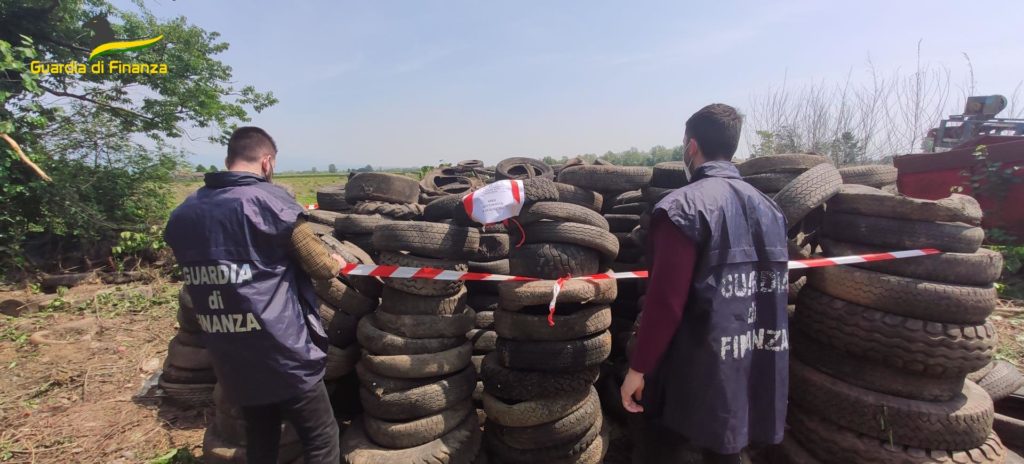 Sequestro della GdF di discarica abusiva pneumatici a Malo