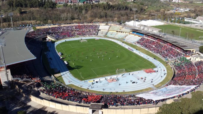 Tifo e sospetti Cosenza Stadio