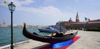 Venezia, donata una gondola al Museo Storico della Guardia di Finanza gondola donata