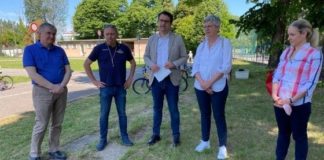 Oltre 800 alunni di Vicenza in bici al campo di via Bellini, Rucco e Tolio: per imparare il codice della strada Alunni di Vicenza in bici: da sinistra Sinigaglia, Maistrello, Rucco, Tolio, Segato