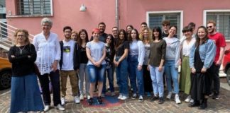 Servizio civile universale, assessore all’Istruzione di Vicenza Cristina Tolio: al via l’edizione 2022 con più di venti giovani Servizio civile universale a Vicenza, nella foto Cristina Tolio, Chiara Visentin e alcuni dei ragazzi coinvolti nel servizio civile 2022
